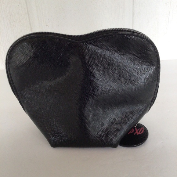 VICTORIAS SECRET HEART SHAPED MAKEUP BAG - Picture 4 of 10